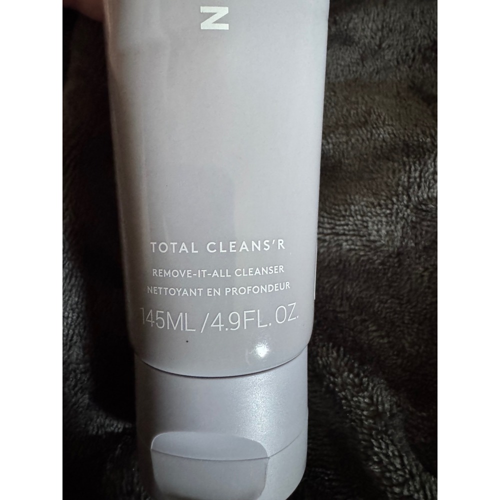 Fenty Skin Total Cleans'r Remove-It-All Cleanser 4.9 oz 145 mL - Picture 4 of 4